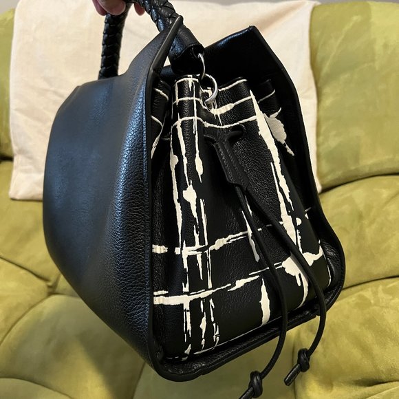 Mulberry Iris - Picture 6 of 12